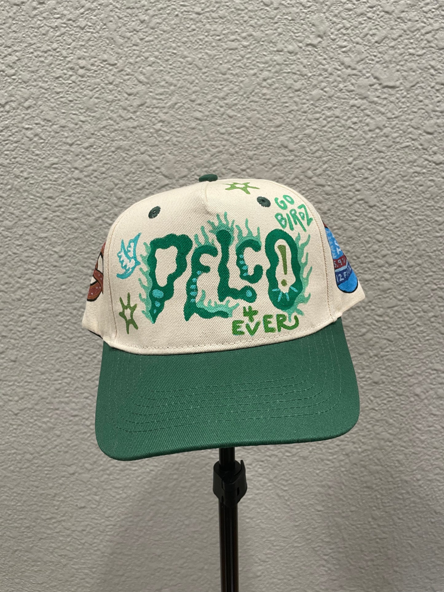 this is a sneaky secret hat and if you get it I’ll send you extra stickers n goodies bc ur a HOMIIIIEEEE