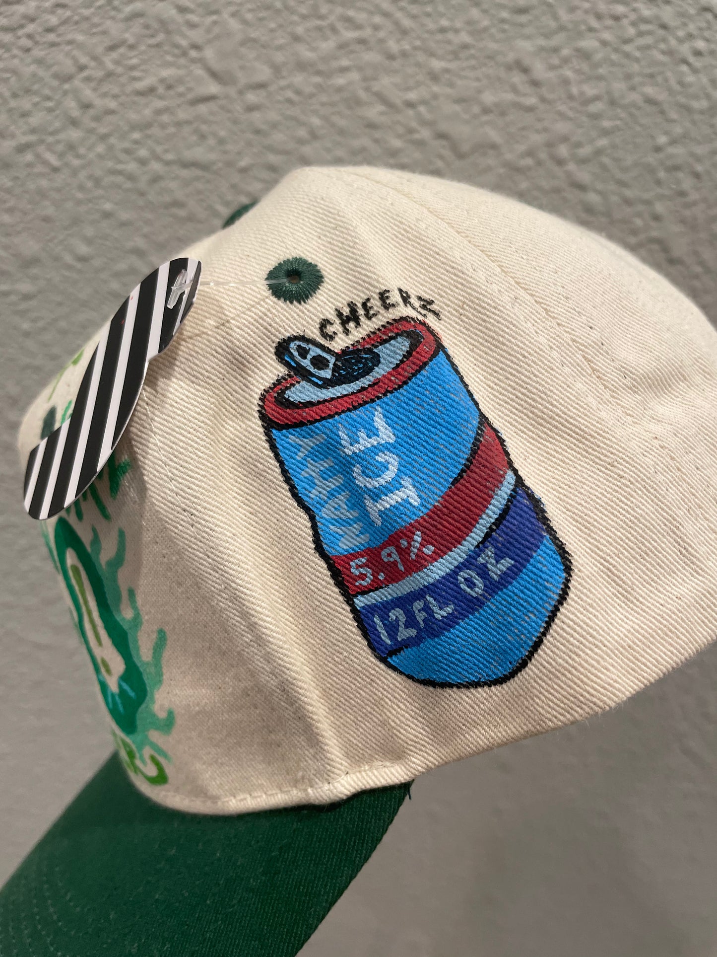 this is a sneaky secret hat and if you get it I’ll send you extra stickers n goodies bc ur a HOMIIIIEEEE